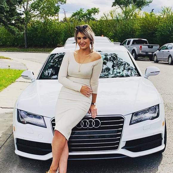 Meet your Posher, Carly - Picture 1 of 1